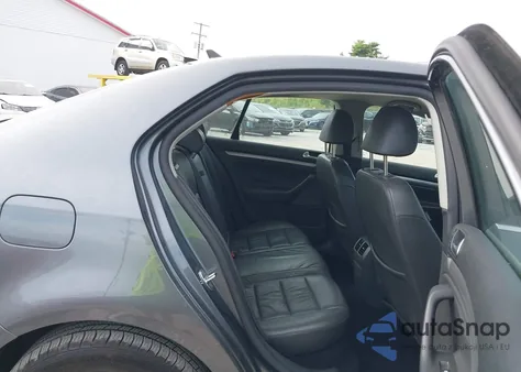 2007 Volkswagen Jetta 2.5 z USA, uszkodzony, nr VIN 3VWDG71K07M082323